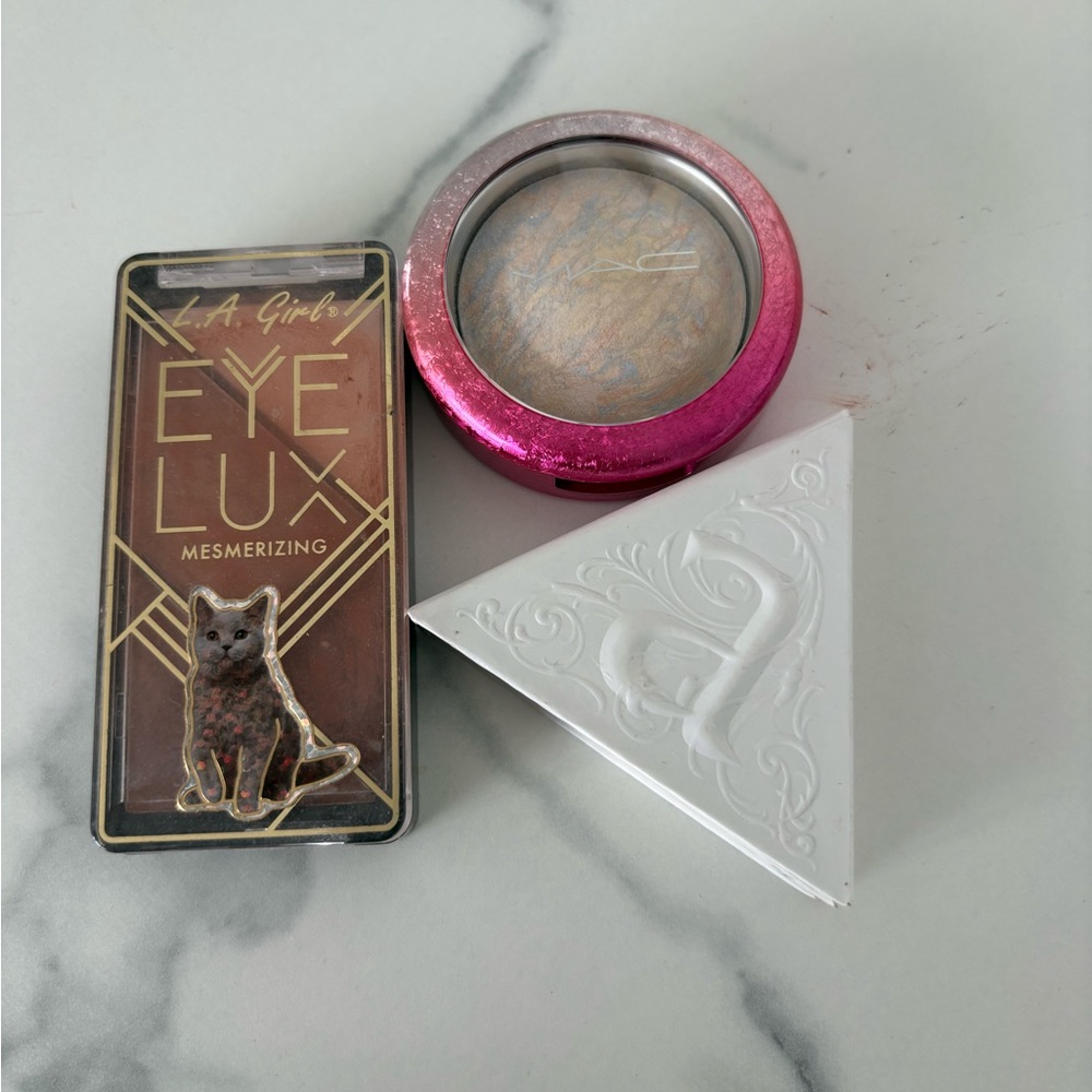 MAC Cosmetics Highlighter
